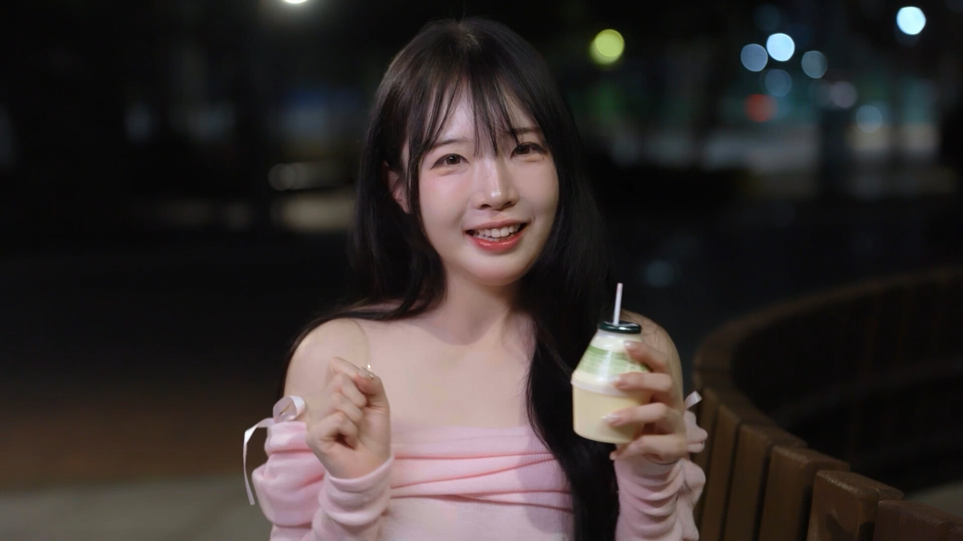 图片[2]-《嘘, 美女拍摄中》中文版-七量思维