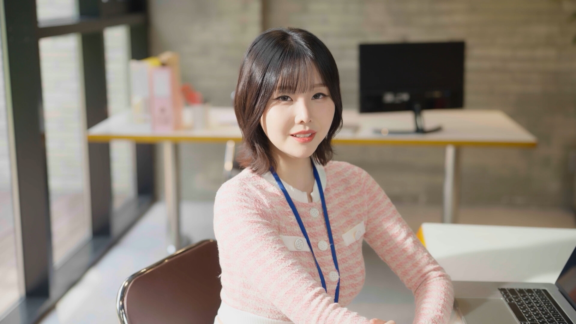 图片[4]-《嘘, 美女拍摄中》中文版-七量思维